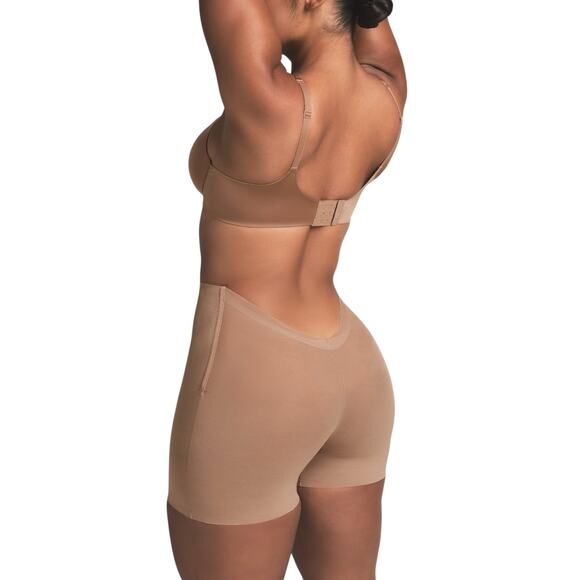 SKIMS Sculpting Mid-Thigh Shapewear Shorts | Nude | Size M | New with Tag - Picture 1 of 4